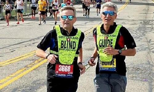 Blind-Jogging: Hans-Peter mit Mike Bär